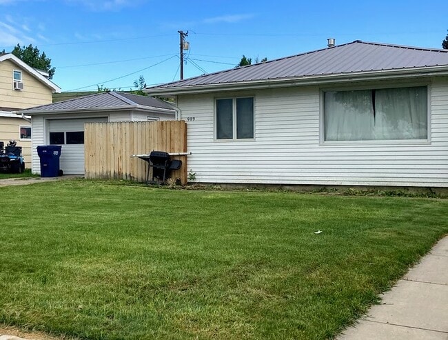 property at 909 Ave A NW