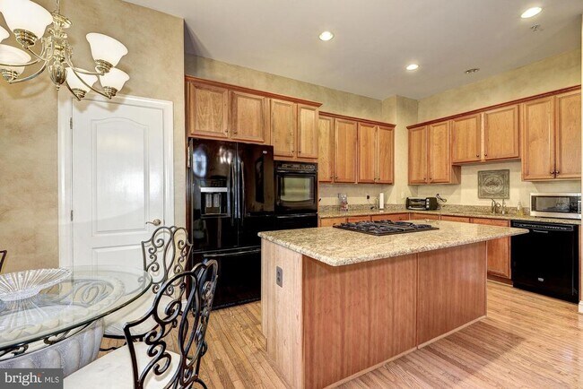 1657 Colonial Hills Dr in McLean, VA - Building Photo - Building Photo