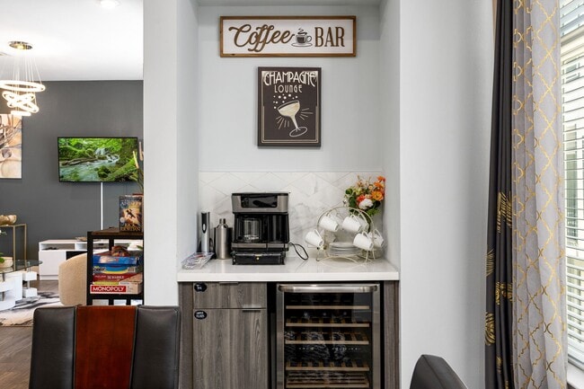 5815 Fairdale Ln in Houston, TX - Building Photo - Building Photo