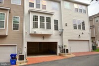 2520 Blueridge Ave in Silver Spring, MD - Foto de edificio - Building Photo