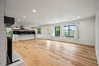 7700 Manassas Dr in Austin, TX - Building Photo - Building Photo