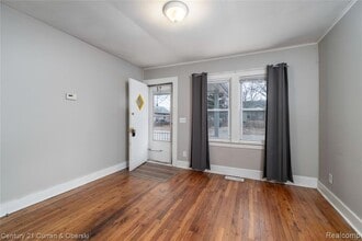 23141 Harding Ave in Hazel Park, MI - Foto de edificio - Building Photo