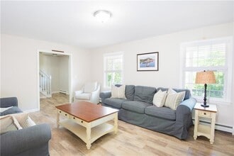 663 Aquidneck Ave in Middletown, RI - Building Photo - Building Photo