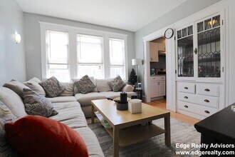 27 South Crescent Circuit, Unit 1 in Boston, MA - Foto de edificio - Building Photo