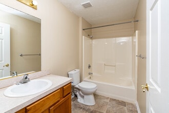 Tallmadge Pointe in Tallmadge, OH - Foto de edificio - Interior Photo