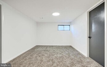 4504 Scotts Level Ct in Pikesville, MD - Foto de edificio - Building Photo