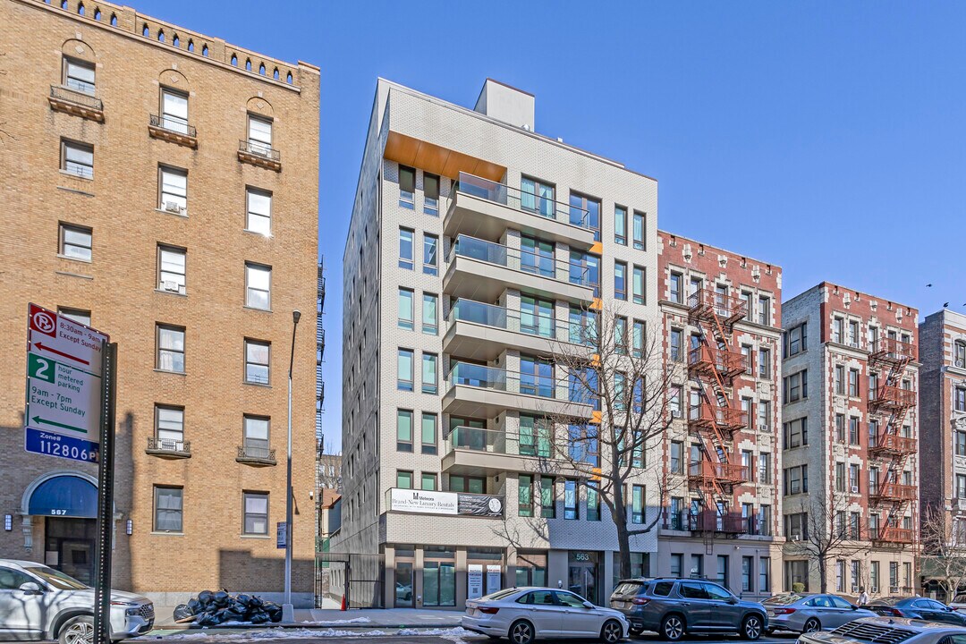 Meteora in New York, NY - Building Photo