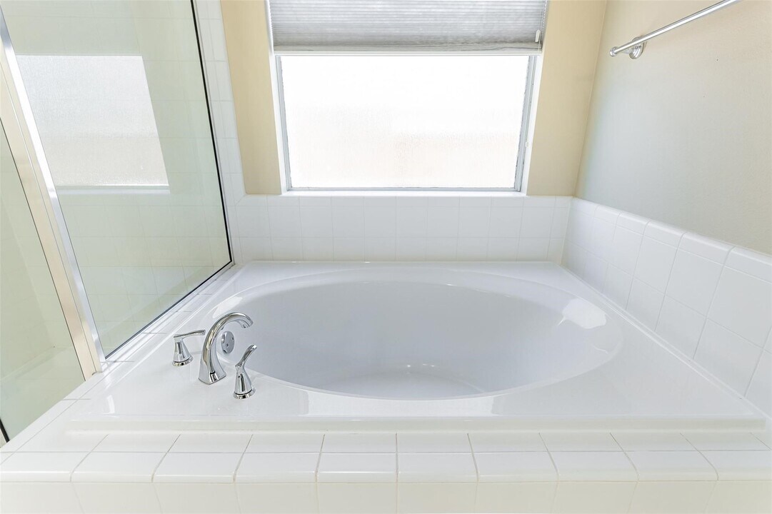 18007 Dunoon Bay Point Ct in Cypress, TX - Building Photo