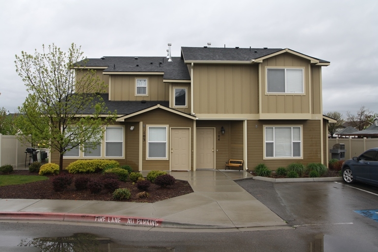 11026 W Garverdale Ln in Boise, ID - Foto de edificio