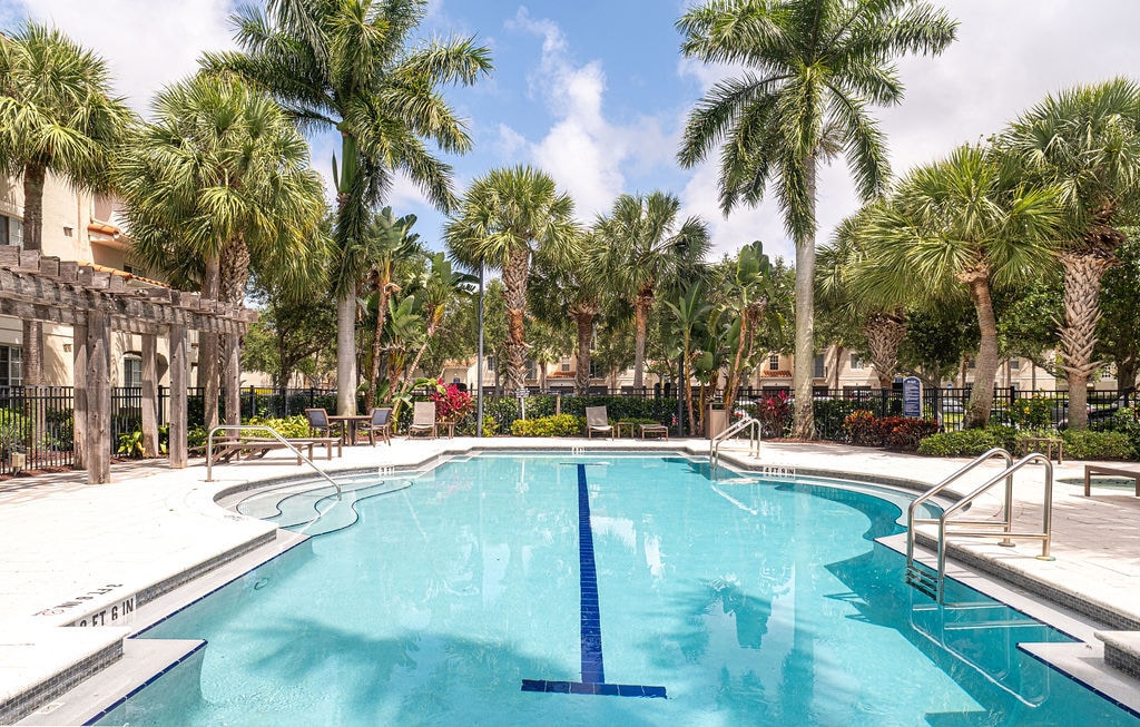 Cortland Portofino Place in West Palm Beach, FL - Foto de edificio