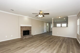 10321 Fossil Valley Dr in Fort Worth, TX - Foto de edificio - Building Photo