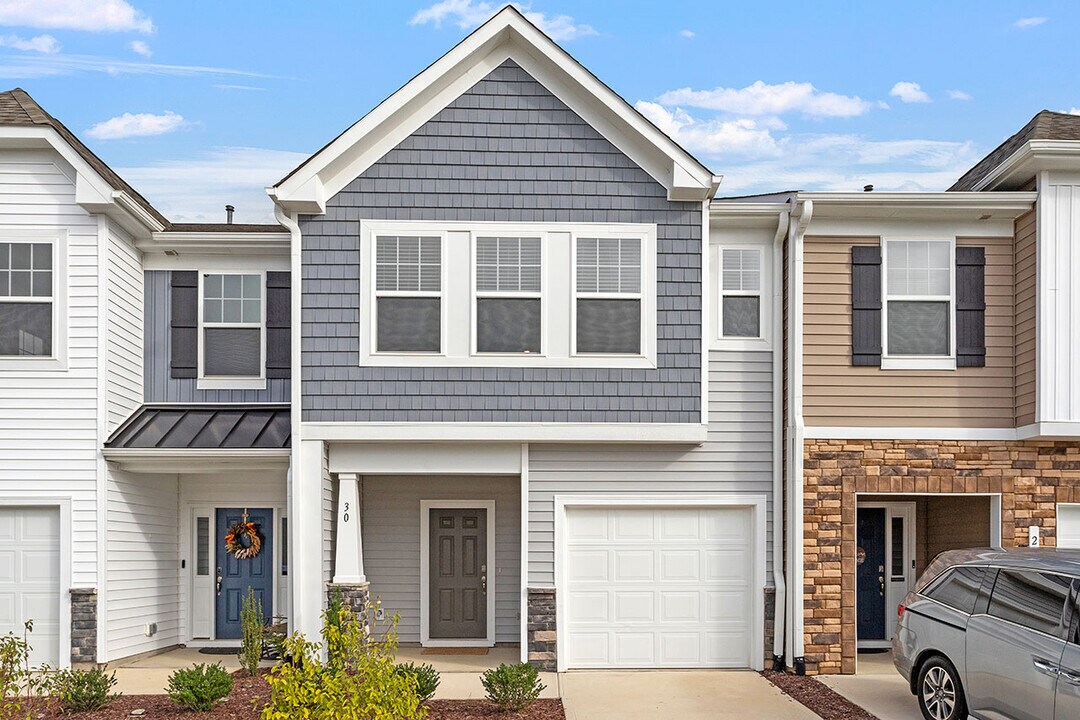 30 Snowshill St in Angier, NC - Building Photo