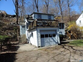 13 Reynolds Rd in Danbury, CT - Building Photo