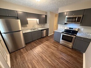 8721 Gleason Dr in Knoxville, TN - Building Photo - Building Photo