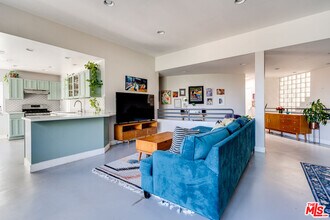 467 Canyon Vista Dr in Los Angeles, CA - Building Photo - Building Photo