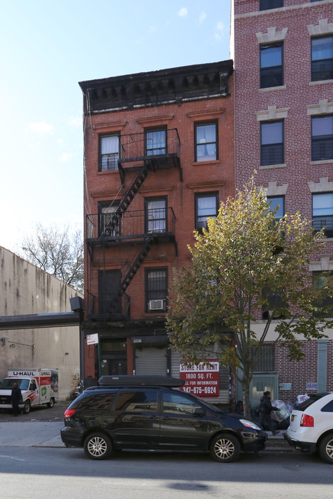 216 E 117th St in New York, NY - Building Photo