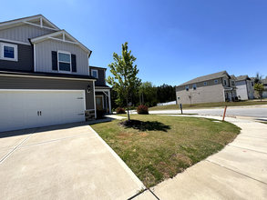 Room in House on Lake Barkley Way in Fuquay Varina, NC - Building Photo - Building Photo