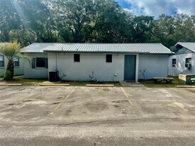 647 NE Waldo Rd in Gainesville, FL - Building Photo