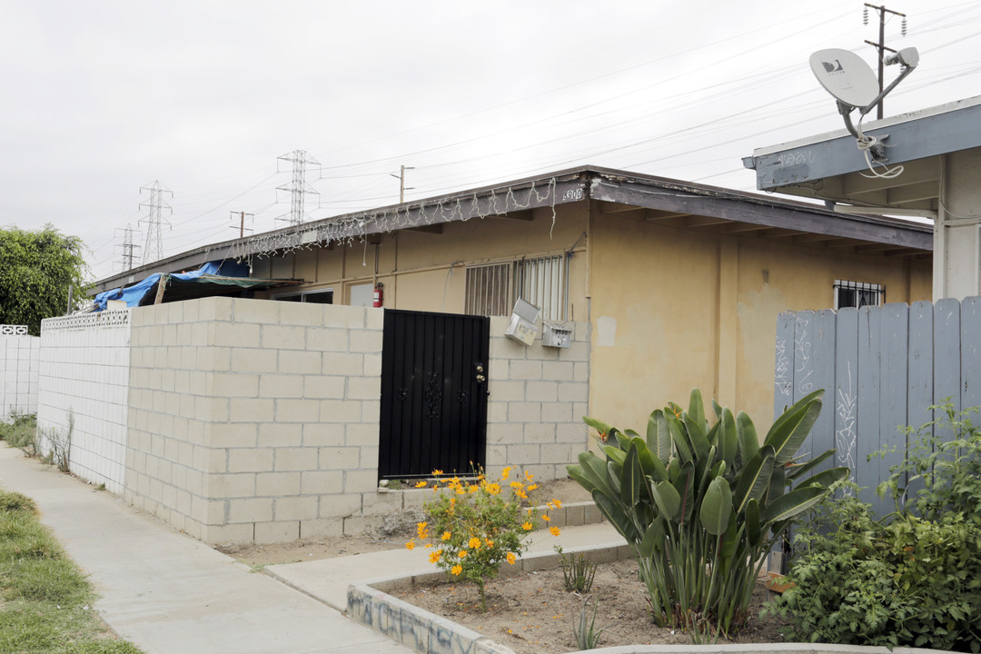 8900 Pacific Ave in Stanton, CA - Building Photo