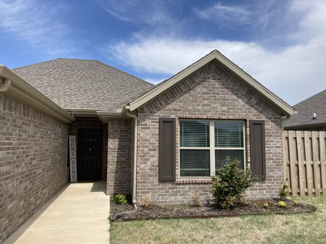 4372 W Newton Ave in Fayetteville, AR - Foto de edificio - Building Photo