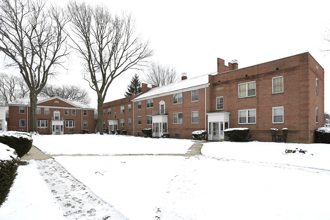 Riverside Manor in Cleveland, OH - Building Photo