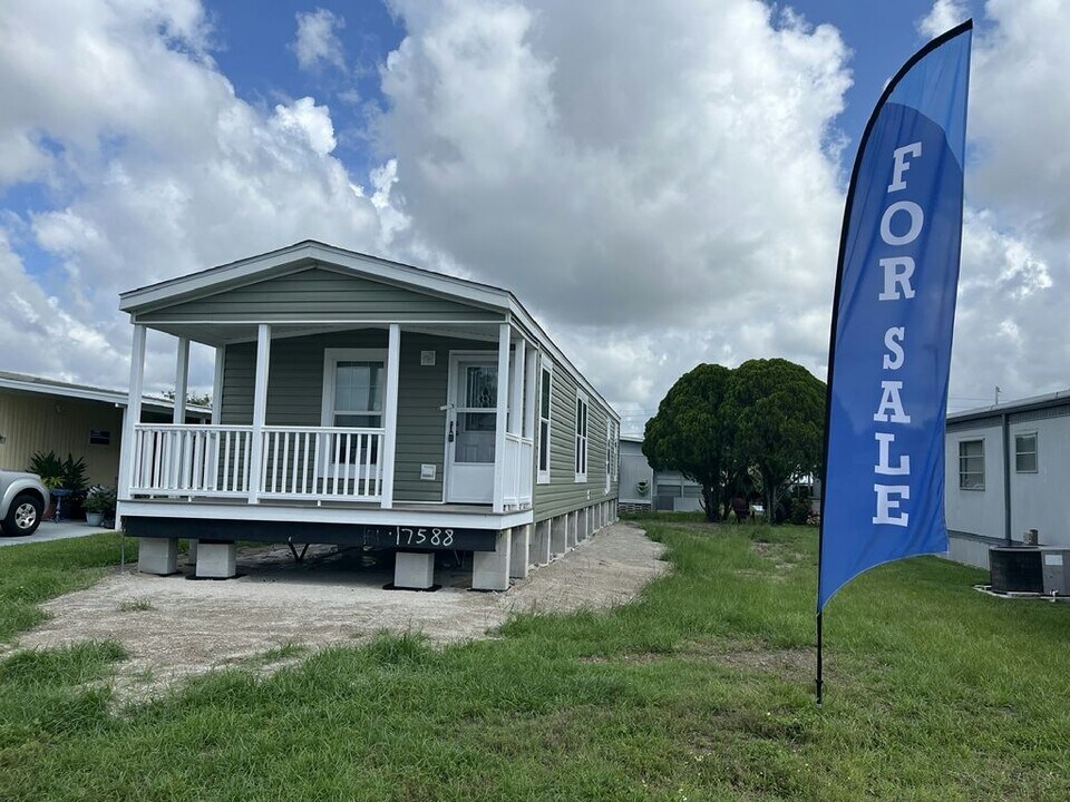 311 Lighthouse Way in Lakeland, FL - Building Photo