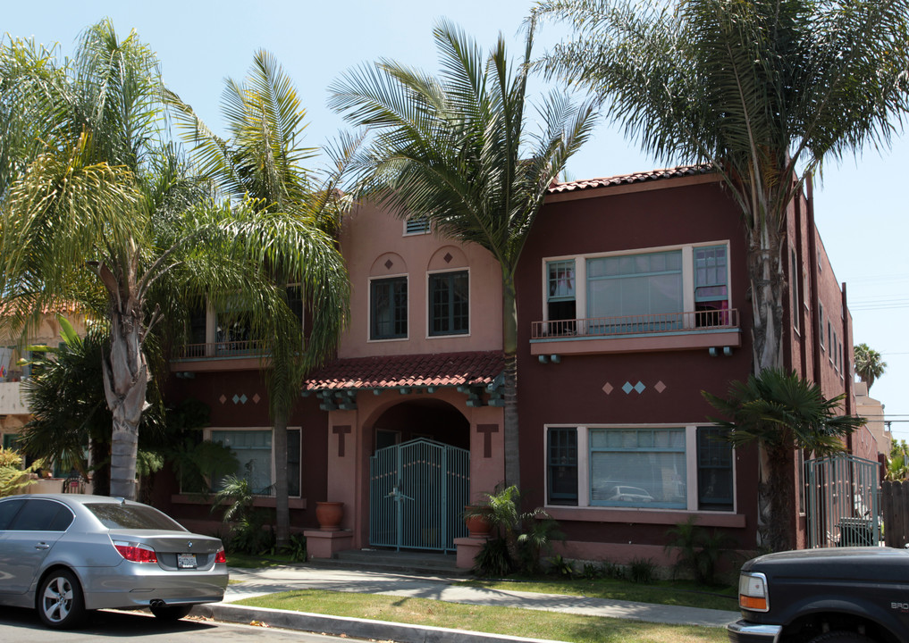 1528 E 1st St in Long Beach, CA - Foto de edificio