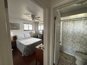 219 W 12 Mile Rd, Unit C in Royal Oak, MI - Foto de edificio - Building Photo