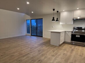 12531 SE 42nd St in Bellevue, WA - Building Photo - Building Photo