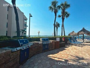 5724 La Puerta Del Sol Blvd S in St. Petersburg, FL - Building Photo - Building Photo