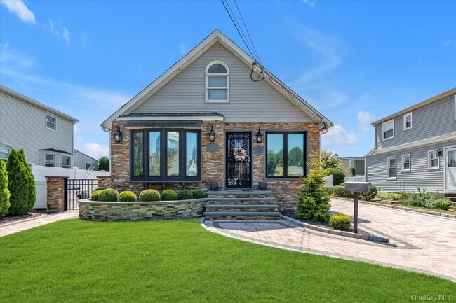 property at 25 Winnie Ct