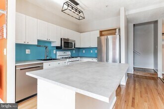 11343 Aristotle Dr in Fairfax, VA - Building Photo - Building Photo