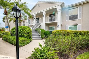 815 Gulf Pavillion Dr in Naples, FL - Building Photo