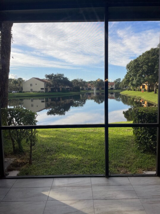 3702 Coral Tree Cir in Coconut Creek, FL - Foto de edificio