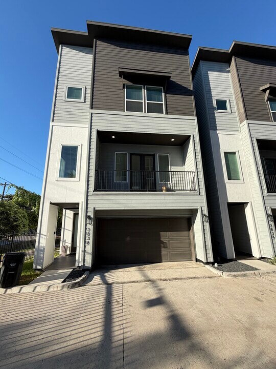 3038 Live Oak St in Houston, TX - Building Photo