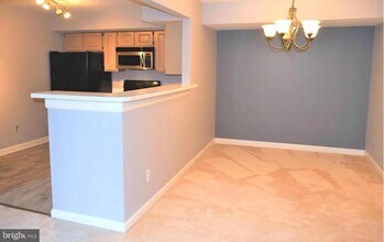 12249 Fairfield House Dr in Fairfax, VA - Building Photo - Building Photo