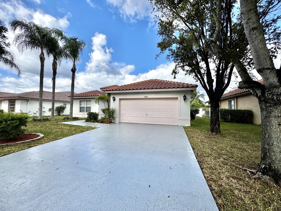 4731 NW 75th St in Pompano Beach, FL - Building Photo