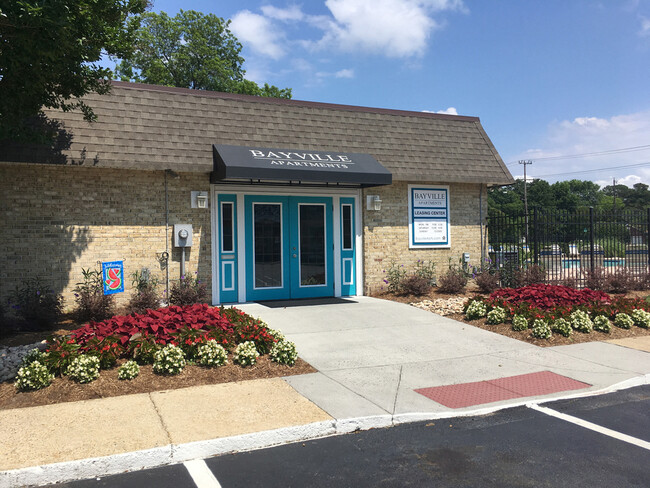 Bayville Apartments in Virginia Beach, VA - Foto de edificio - Building Photo