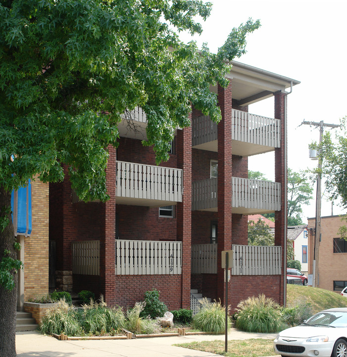 Flats at West Portlandia in Kansas City, MO - Building Photo