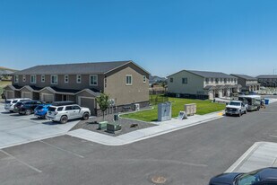 West Vine Townhomes in Richland, WA - Building Photo