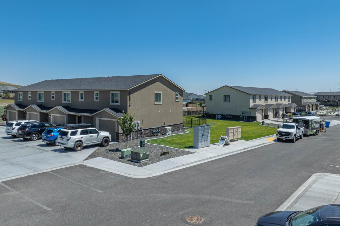 West Vine Townhomes in Richland, WA - Building Photo