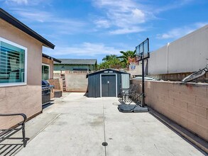 3727 Byrd St in San Diego, CA - Foto de edificio - Building Photo