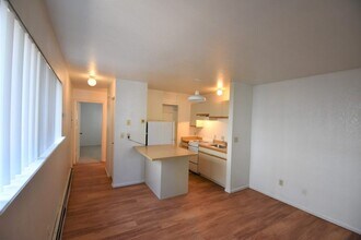 1828 Arapahoe Ave in Boulder, CO - Building Photo - Building Photo