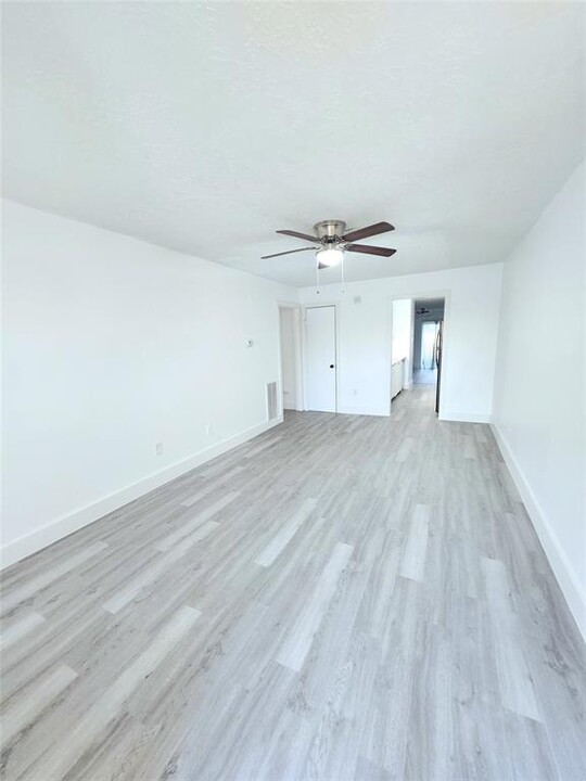 6824 W Fuqua St in Missouri City, TX - Building Photo