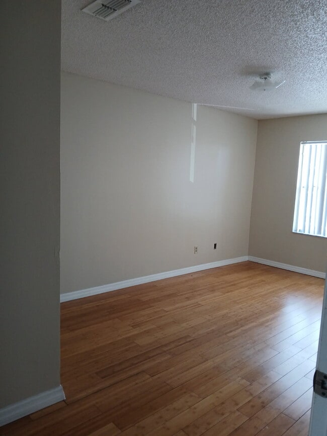 property at 4240 Pershing Pointe Pl