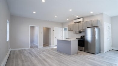 4001 Broadway in Island Park, NY - Building Photo - Building Photo