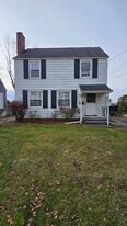 1013 Bon Air Dr in Sharon, PA - Building Photo