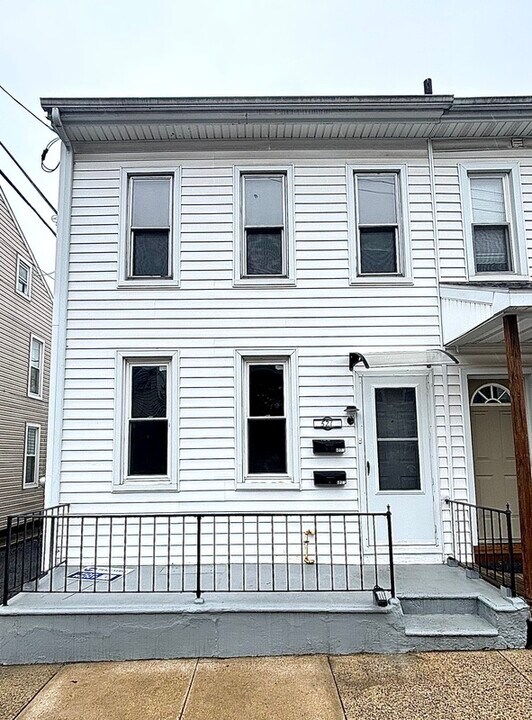 521 Spruce St in Lebanon, PA - Building Photo