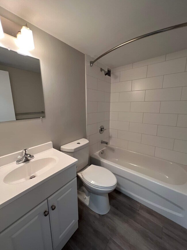 Hi-Level Affordable in Edmonton, AB - Building Photo - Building Photo