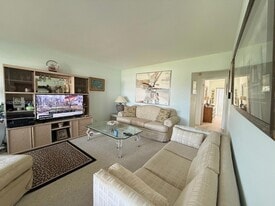 90 Easthampton D in West Palm Beach, FL - Building Photo